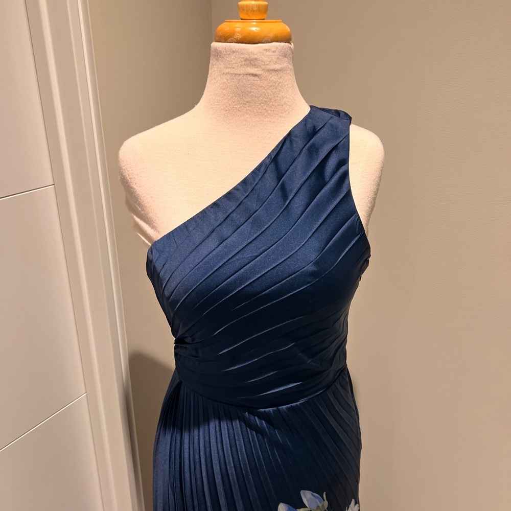 Abercrombie & Fitch One-Shoulder Dress in Navy with Floral Design - Picture 3 of 5